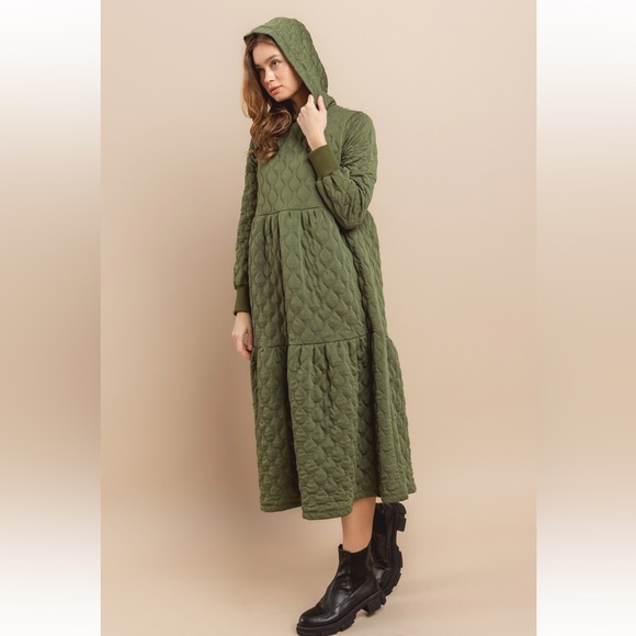 05 Quilted Maxi Dress with Hoodie - Picture 2 of 5